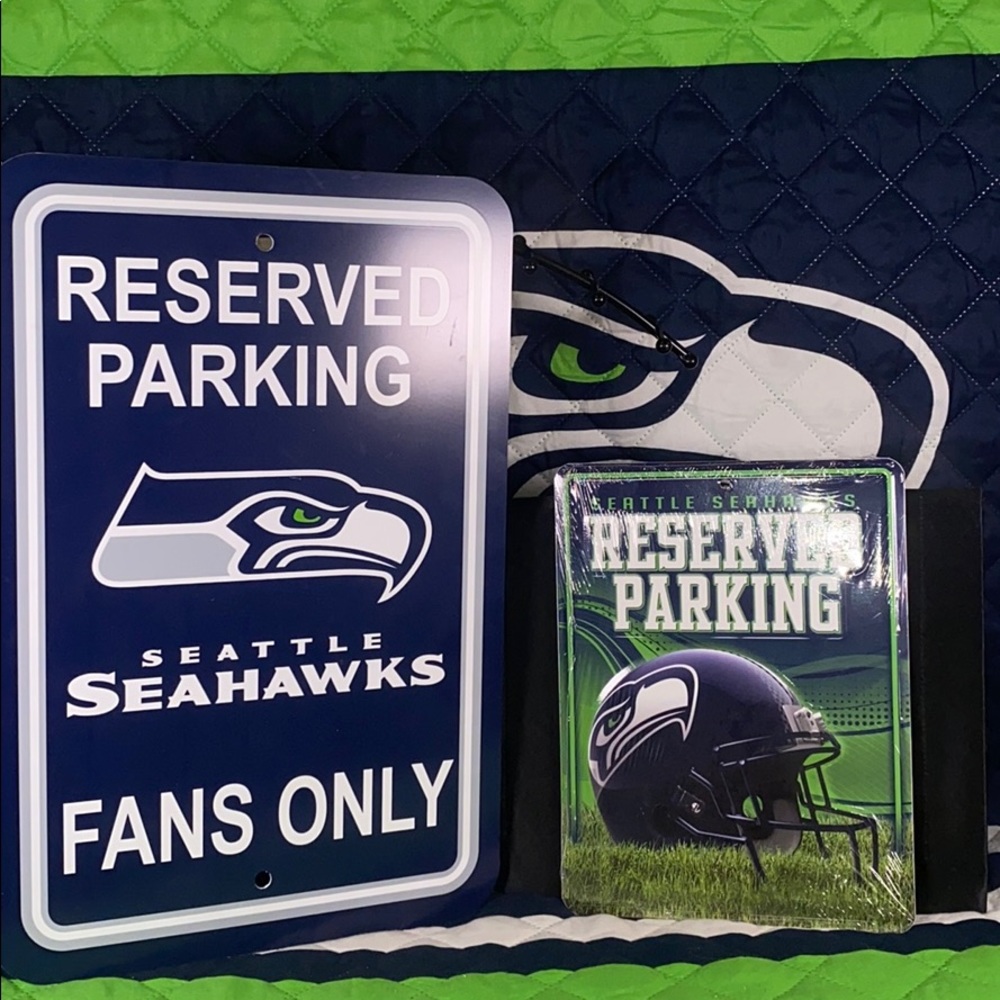 Seahawks NFL decor signs 💙💚